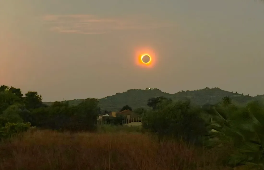 Vista de l'eclipsi solar total des de Les Cases d'Alcanar, a la comarca del Montsià.