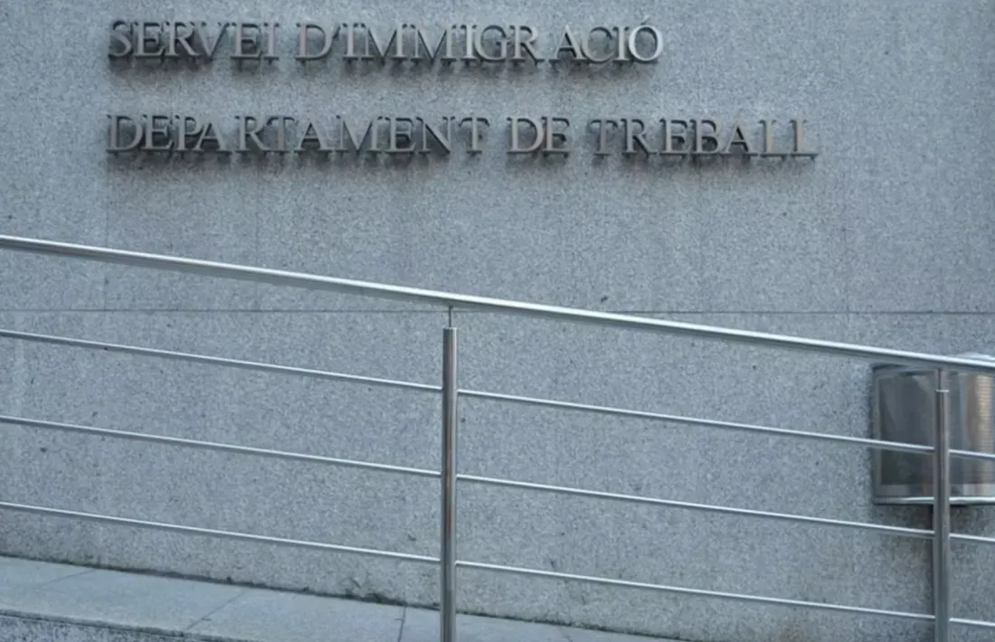 L'edifici del Servei d'Immigració.