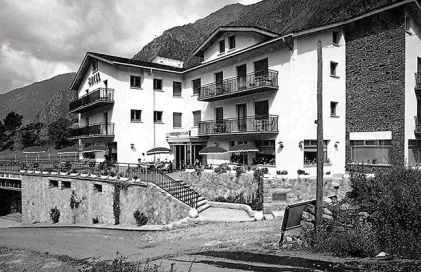 533-ALV-Hotel-Sasplugas-70s