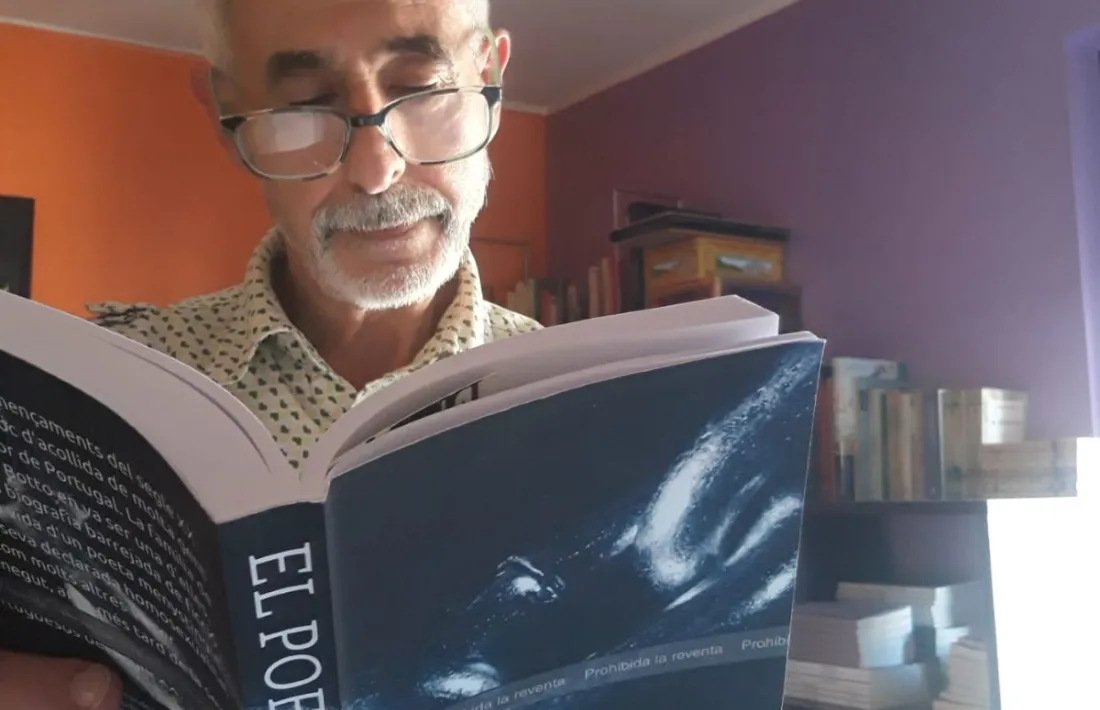 Fernández Blasi, amb les proves d’un llibre que sortirà a la tardor. 