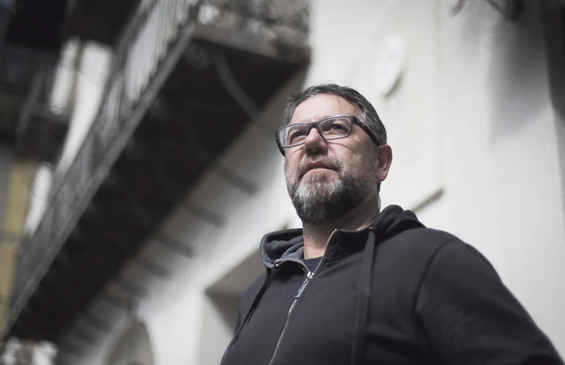 Iñaki Rubio torna a la narrativa breu amb 'Friccions'.