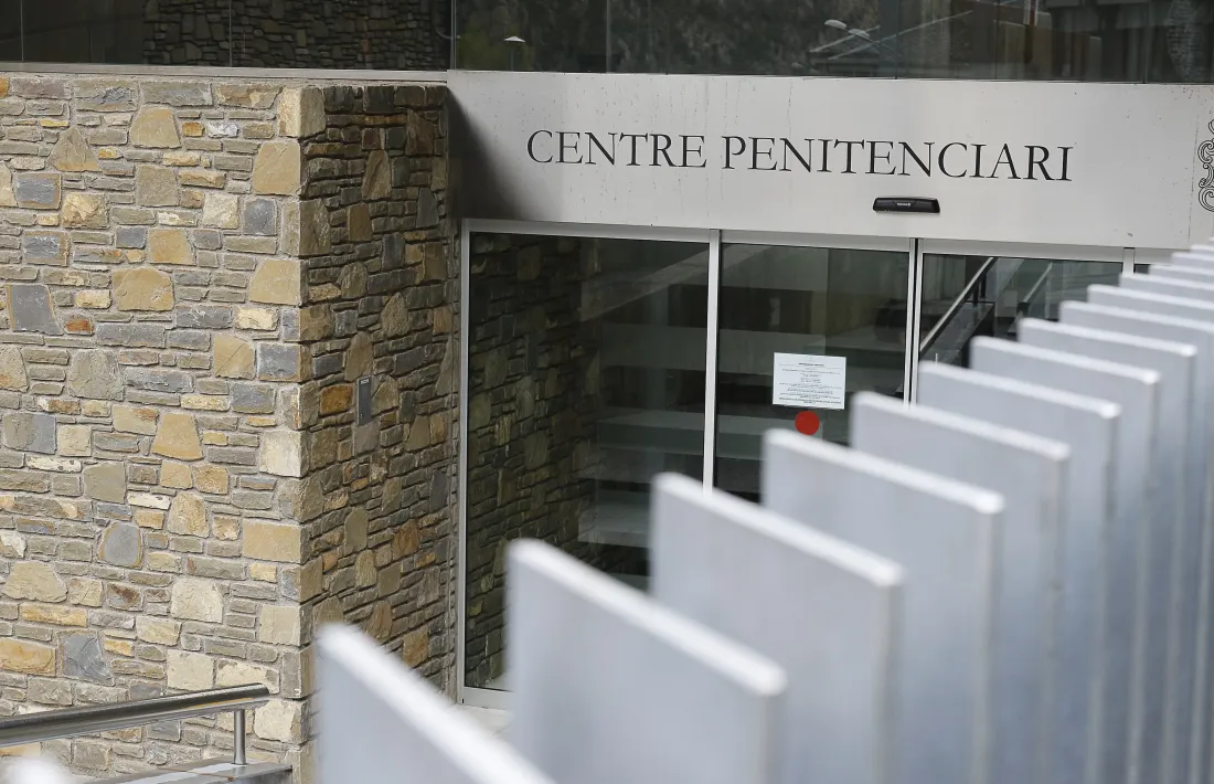 L'accés al centre penitenciari de la Comella. 