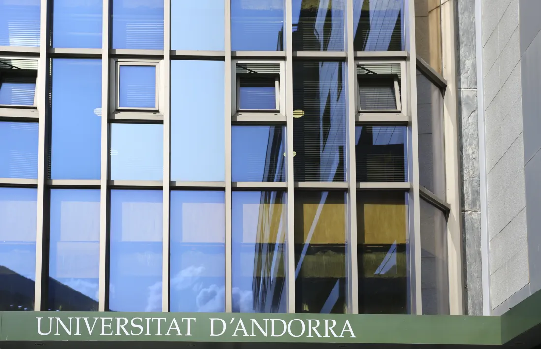 A més de titulats de l’UdA, se n’han enquestat d’universitats privades, del Lycée i el centre d’FP d’Aixovall.