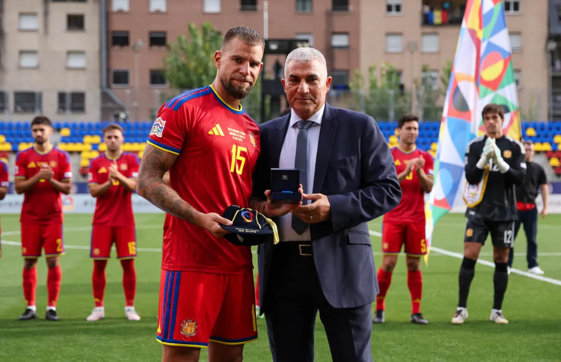 'Moi' San Nicolás va rebre la gorra centenària de la FIFA.