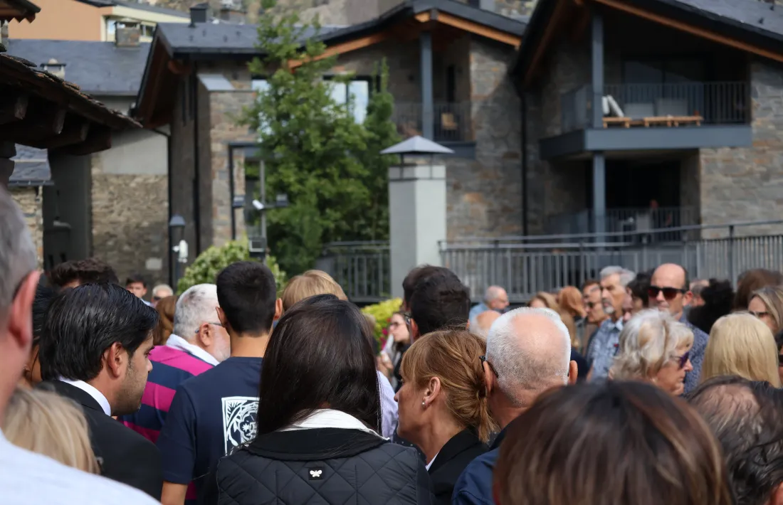 Més de cent persones han acomiadat Ubach a l'església de Santa Eulàlia d'Encamp.
