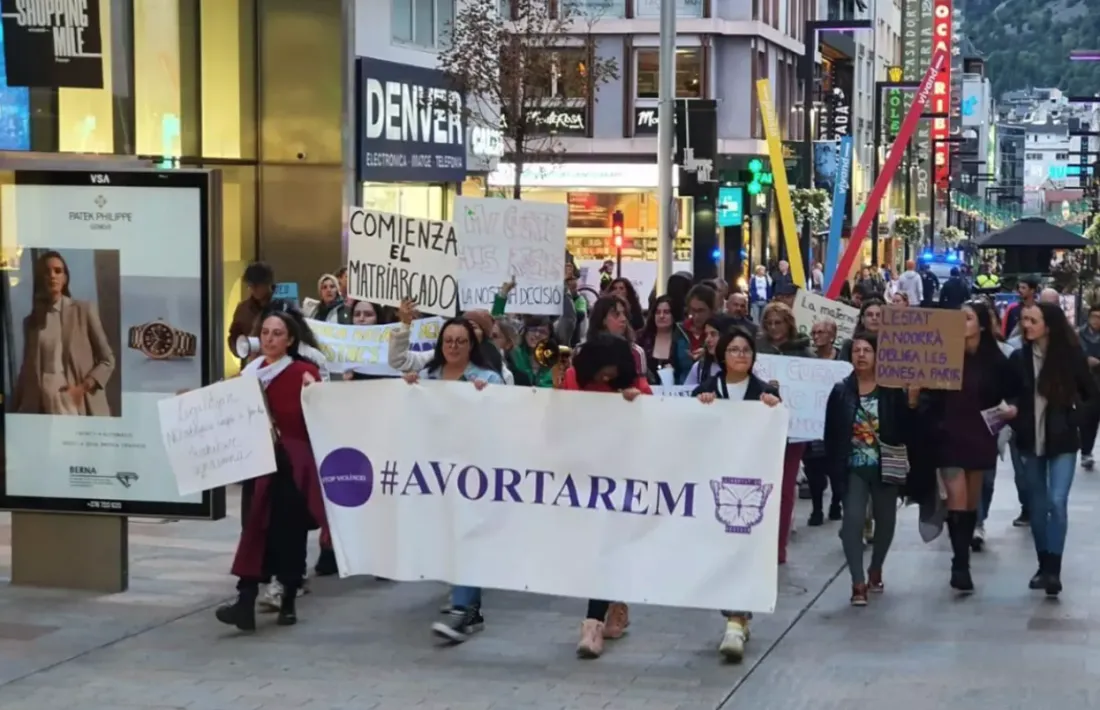 Una manifestació reclamant el dret de les dones a poder avortar.