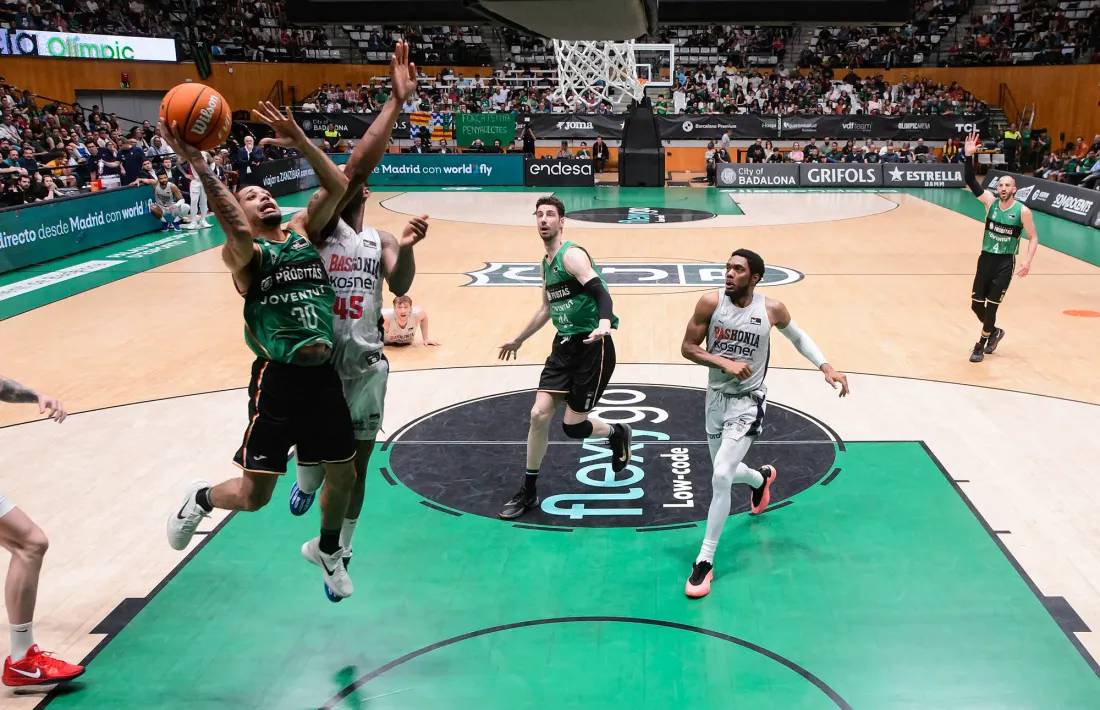 Kassius Robertson torna allà on va ser força feliç, però com a rival. 