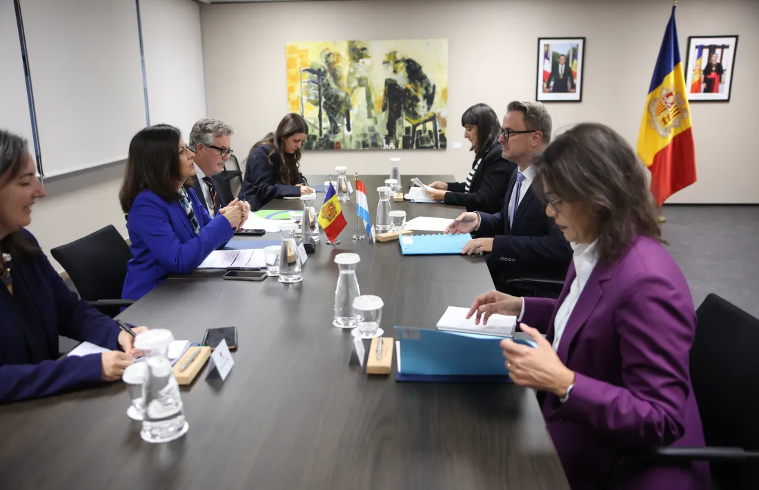 Un moment de la reunió de treball d’Imma Tor i Xavier Bettel amb les seves delegacions.
