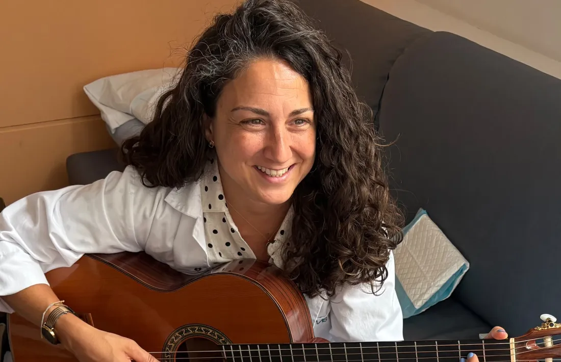 La Laia Font en una de les seves sessions de musicoteràpia.