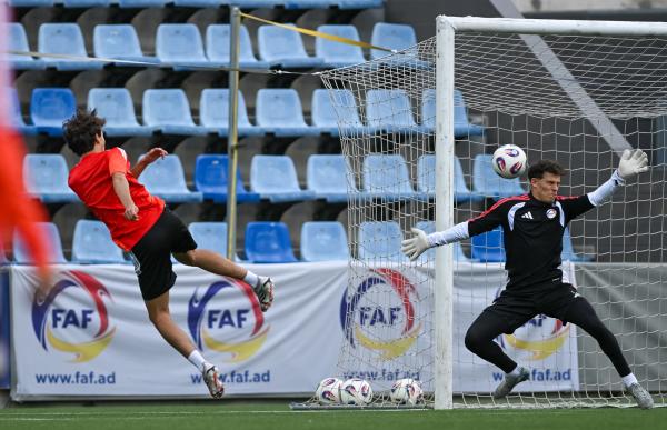 p. 29 entrenament sub-21 a l'estadi nacional foto faf