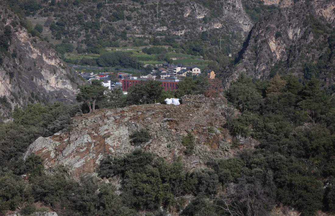 El sondeig del curs passat va exhumar tres panys de muralla i un camí de ronda al jaciment lauredià.