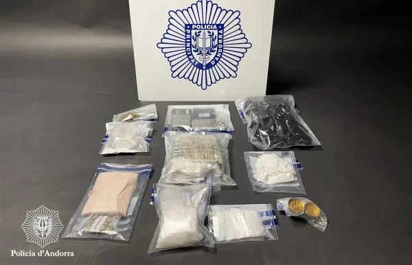 POLICIA DETENCIÓ TRÀFIC DROGUES PREMSA 20261008 (002)