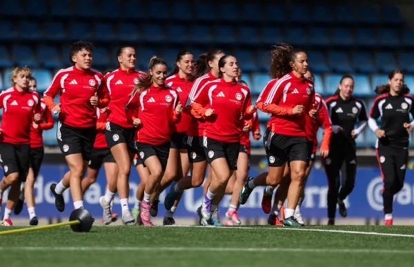p. 28 entrenament seleccio femenina foto faf marvin arquiñigo