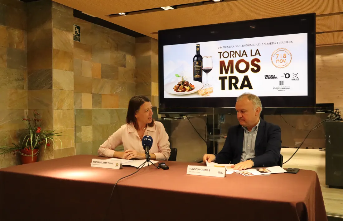 La cònsol major d'Ordino, Maria del Mar Coma, i el representant de Menja't Andorra, Toni Corominas, durant la presentació de la cita.
