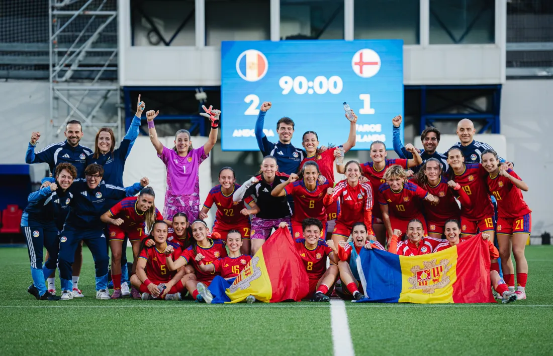 La selecció va celebrar amb l’afició el seu 13è triomf en les noces d’or.