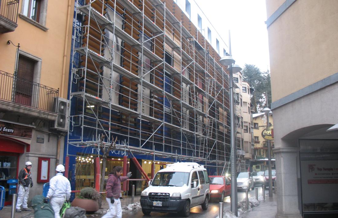Andorra, la Llacuna, façana, finestres, plafons, manteniment