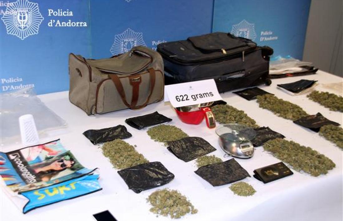 Detingut un resident en possessió de 622 grams de marihuana