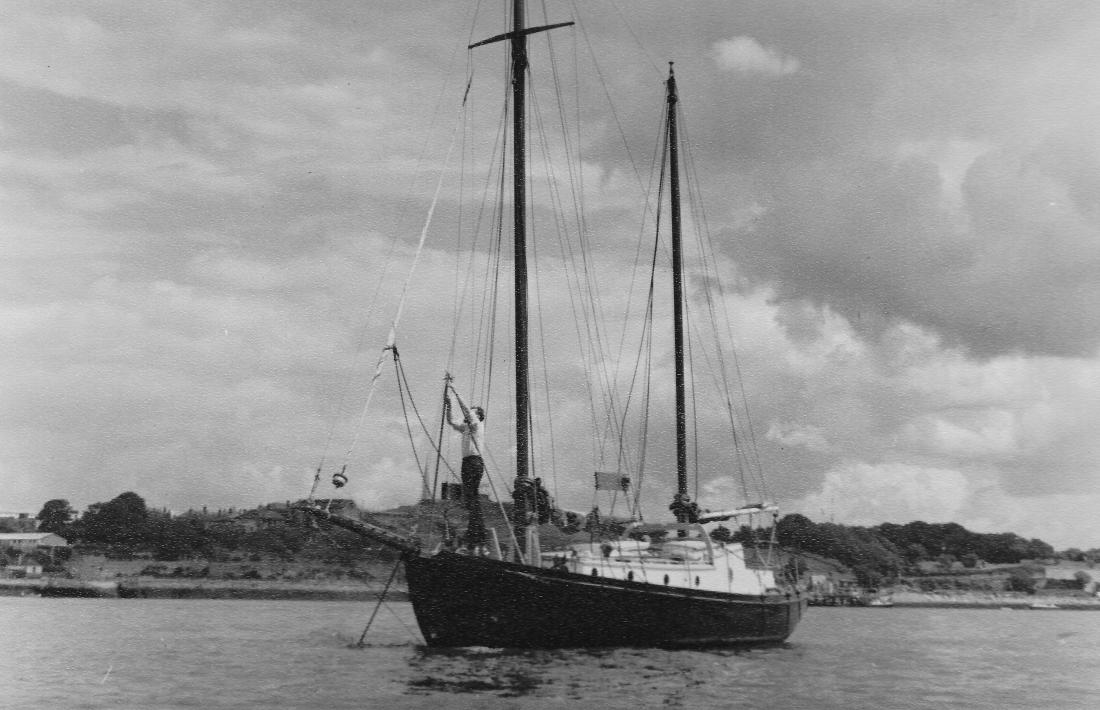Rumb als Quaranta Rugents, Allcard, Slocum, navegant solitari, Cap d'Hornos, Solo Around Cap Horn, Eton, Patagonia, Ushuaia, Tierra del Fuego, Valparaíso, Antigua, English Hasrbour, The Uttermost Part of the Earth, estancia Harberton