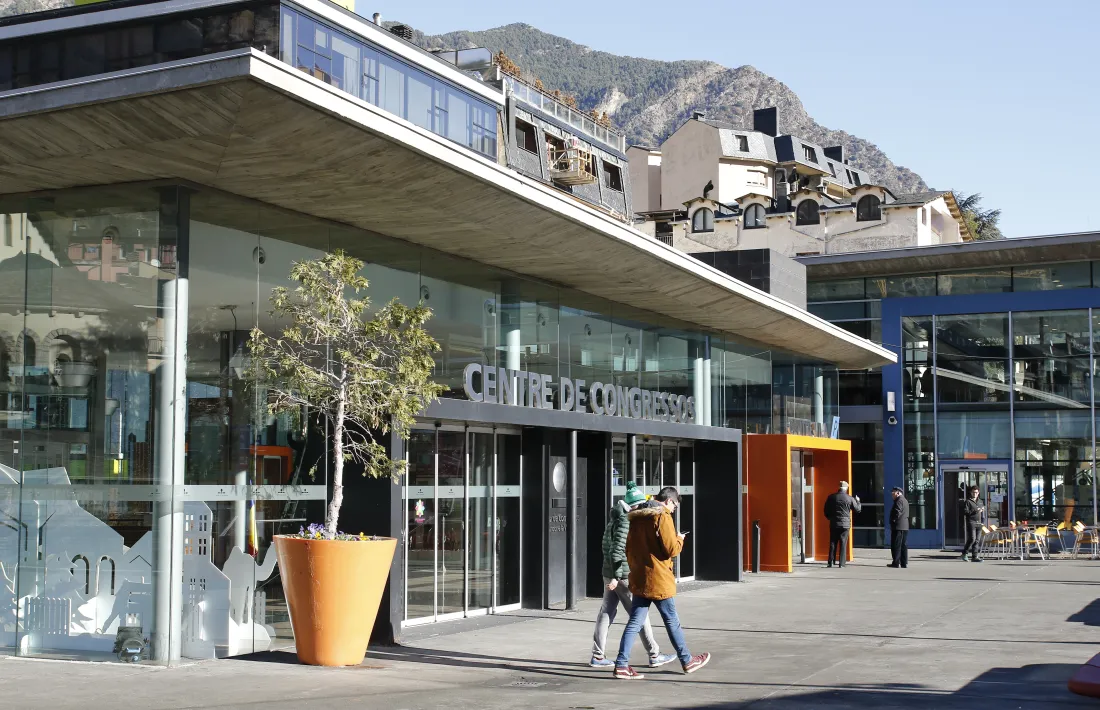 La capital preveu cedir el centre de congressos per al casino per 20 anys