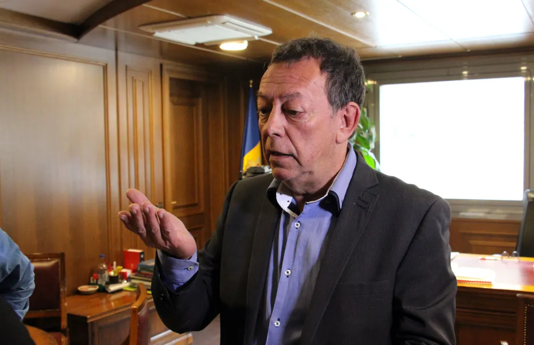 Vila es posa a disposició de la justícia i desvincula el Comú de les detencions