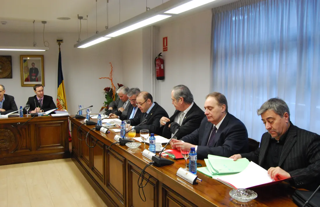 Excònsols aposten per una llei per regular les incompatibilitats
