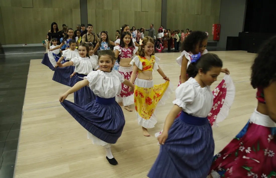 Els infants de l’illa de la Reunió celebren els 26 anys d’agermanament 