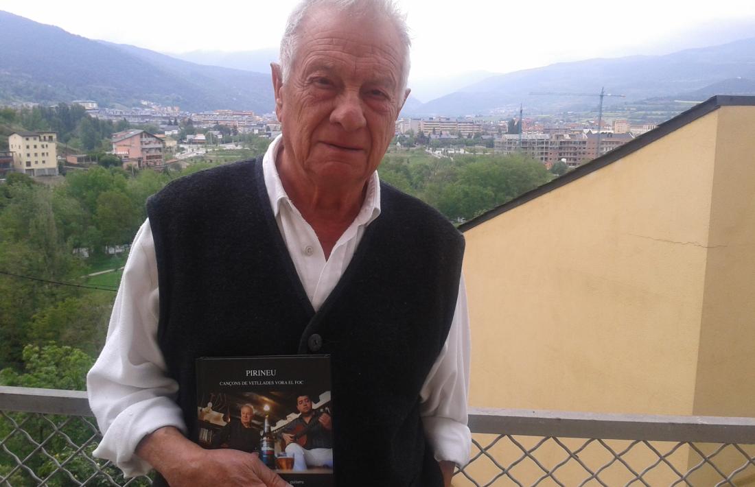 El musicòleg Artur Blasco cedeix el cançoner popular a Santpedor