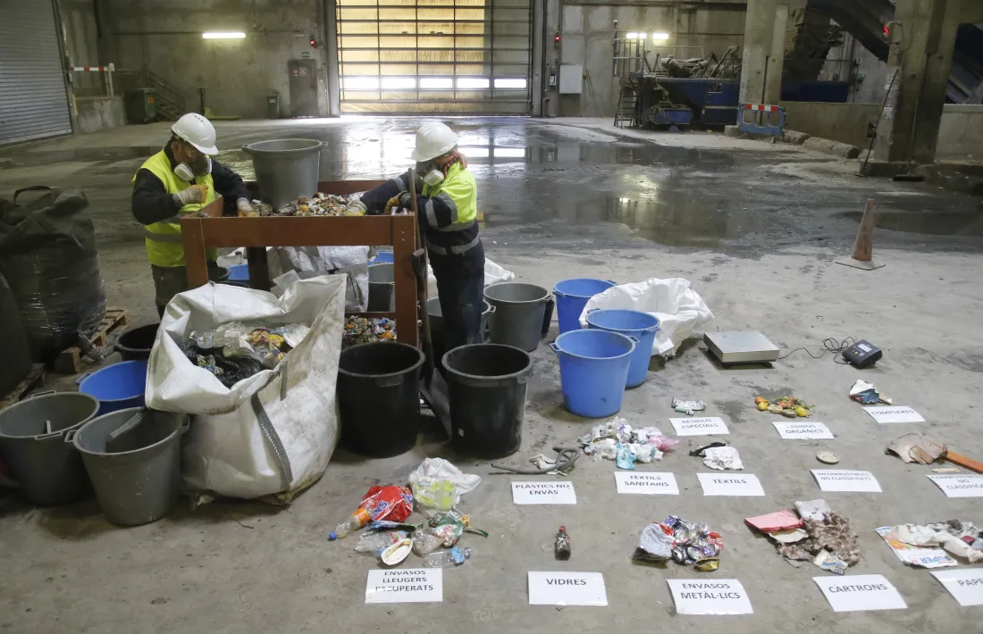 Més de la meitat del que es llença al rebuig són residus reciclables