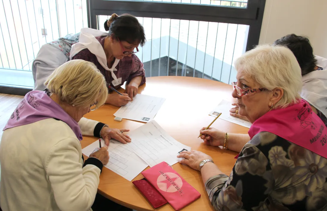  62 padrins exerciten la memòria a les 'Memolimpíades' de Sant Julià