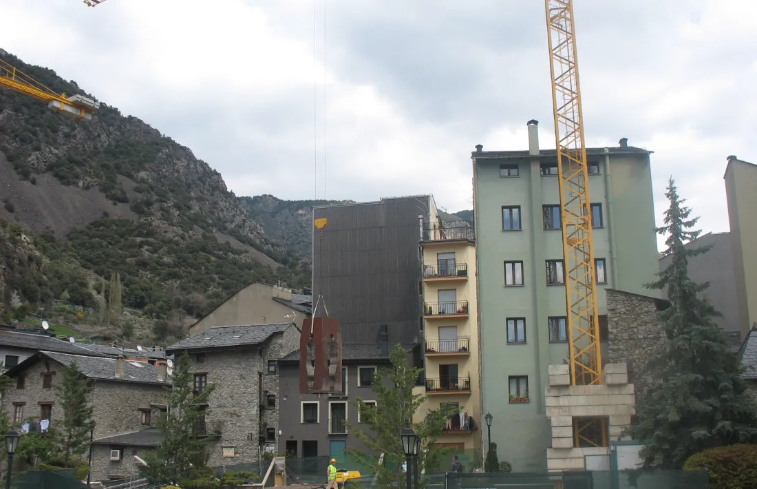 Andorra, Constitució, escultura, Armengol, trasllat, Bonell, plaça del Consell, Roqué