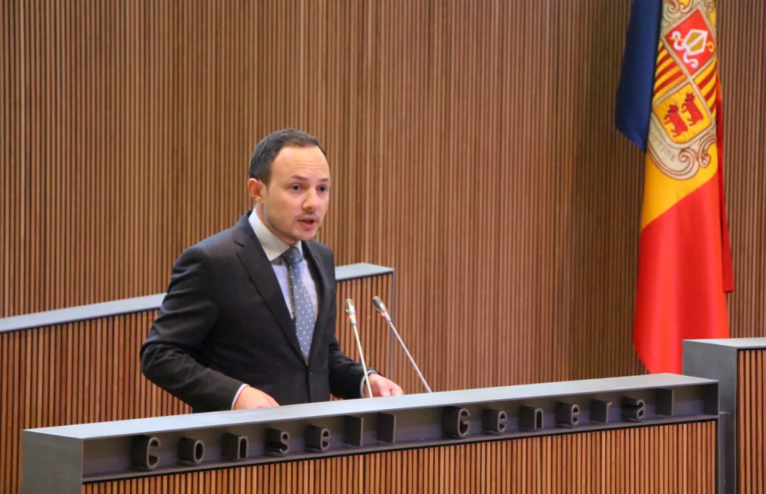 Durs retrets entre Espot i Gili pel ‘no’ al text de llibertat sindical del PS