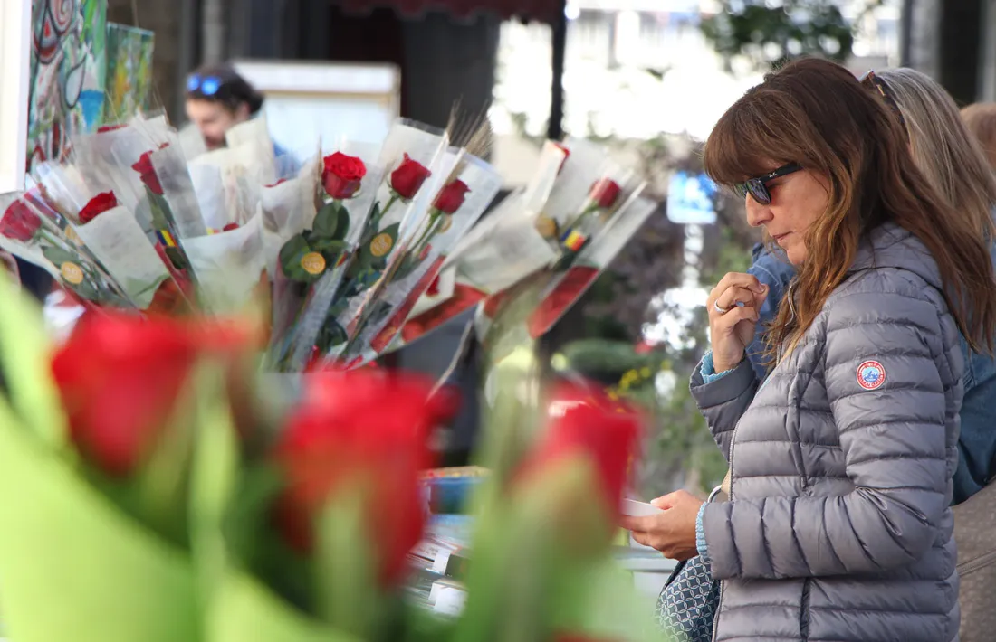 Una quinzena de paradetes omplen de roses i llibres Escaldes-Engordany