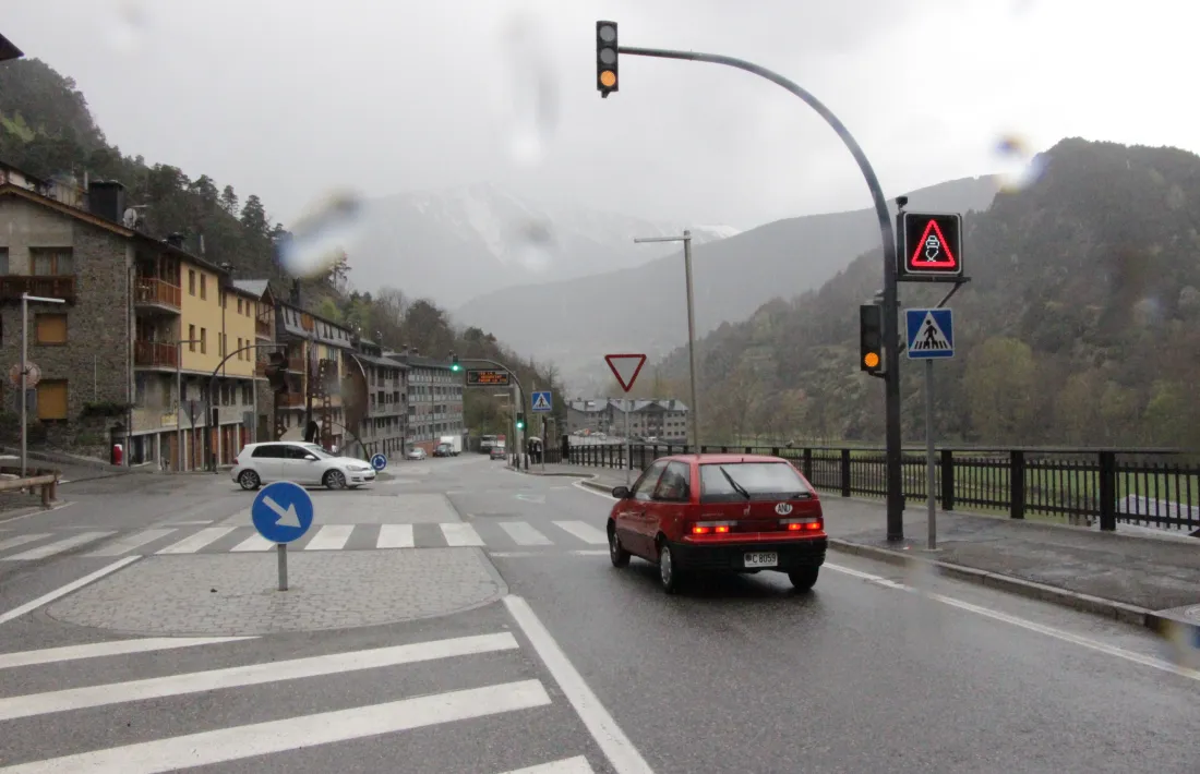 Ordino posa en funcionament dos nous semàfors per reduir la velocitat a la Clota Verda i a la Cortinada 