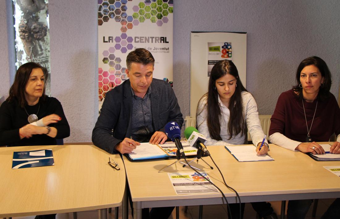 Dues expertes consideren clau el control parental per detectar l’abús de les noves tecnologies