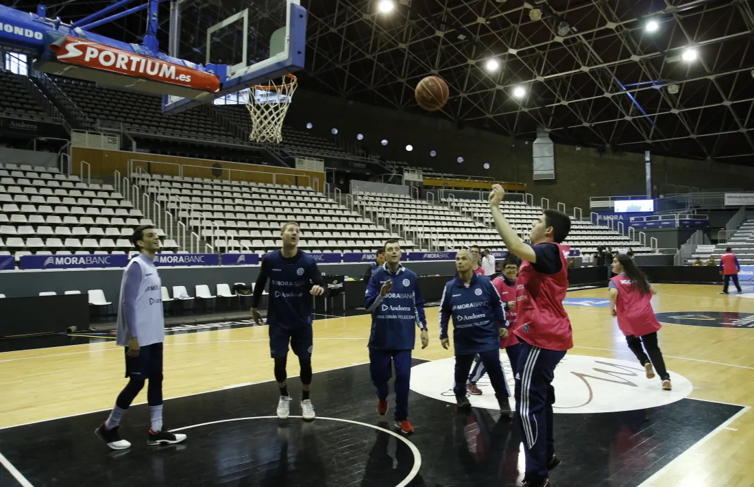 Thanasis Antetokounmpo ja s’entrena amb l’equip