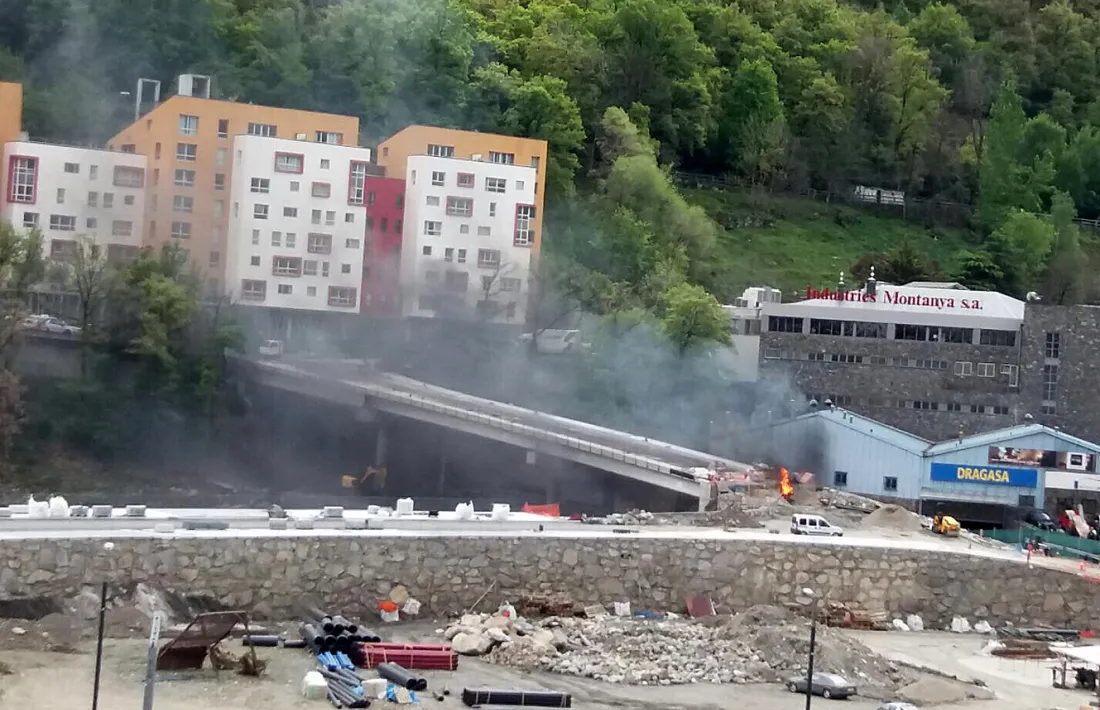 Un incendi malmet les obres de construcció del nou vial de la Borda Nova