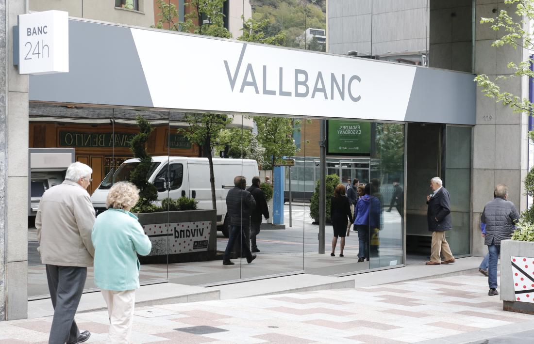 Nou traspàs de clients de BPA a Vall Banc per uns 100 milions d’euros