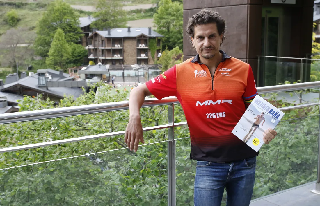 Iván Raña tria AnyósPark per presentar la seva biografia