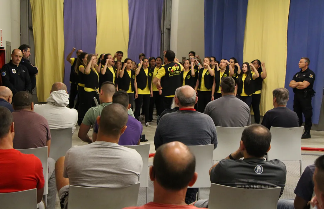 El Cor Rock d'Encamp emociona els presos de la Comella