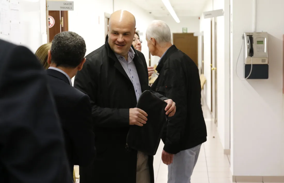 L’oposició lamenta que el judici a Calvet afecta la imatge dels polítics