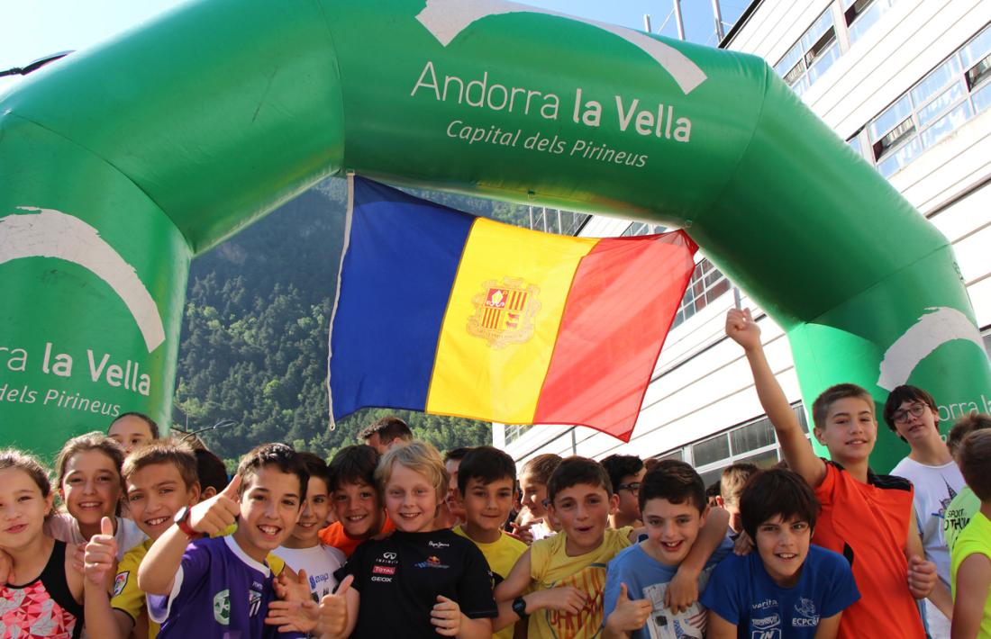 Prop de 1.000 escolars participen en la cursa &#039;Belluga&#039;t per l&#039;esport&#039; Prop de 1.000 escolars participen en la cursa 'Belluga't per l'esport'