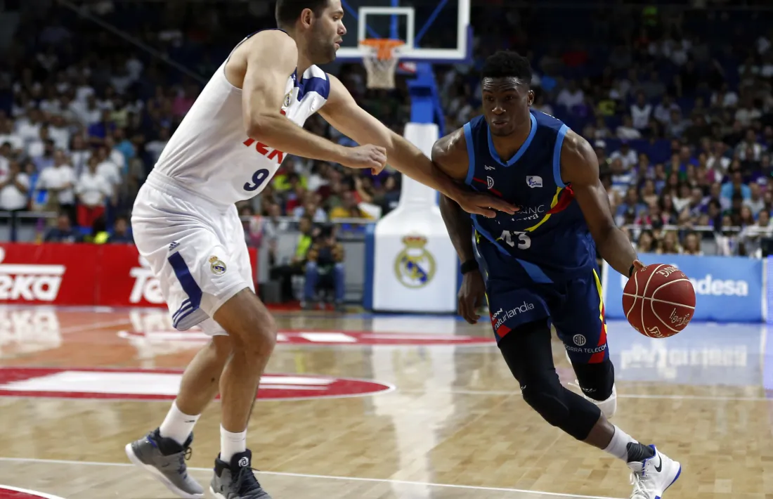Eliminats mirant el campió als ulls