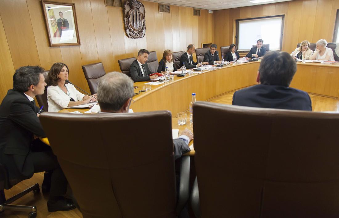 Crítiques per una contractació directa a un familiar d’un conseller