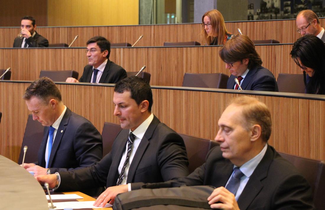 El Consell encomana al Govern la creació d&#039;una taula de treball per analitzar les propostes liberals sobre sanitatEl Consell encomana al Govern la creació d'una taula de treball per analitzar les propostes liberals sobre sanitat