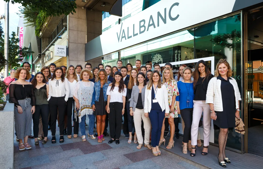 Vall Banc acull 22 estudiants universitaris en el programa d’eventuals d’estiu que ofereix a joves del país 