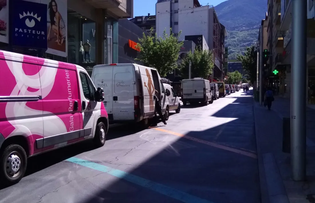 El Comú d’Escaldes prohibirà la càrrega i descàrrega a Vivand