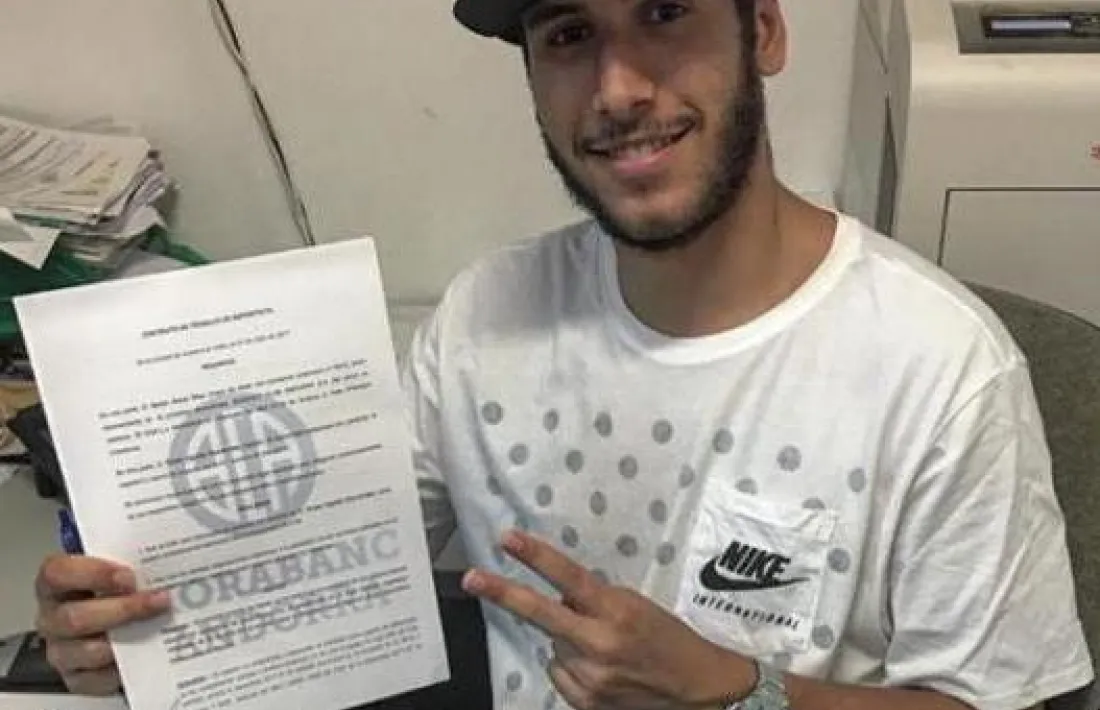  Víctor Aguilar, renova pel B