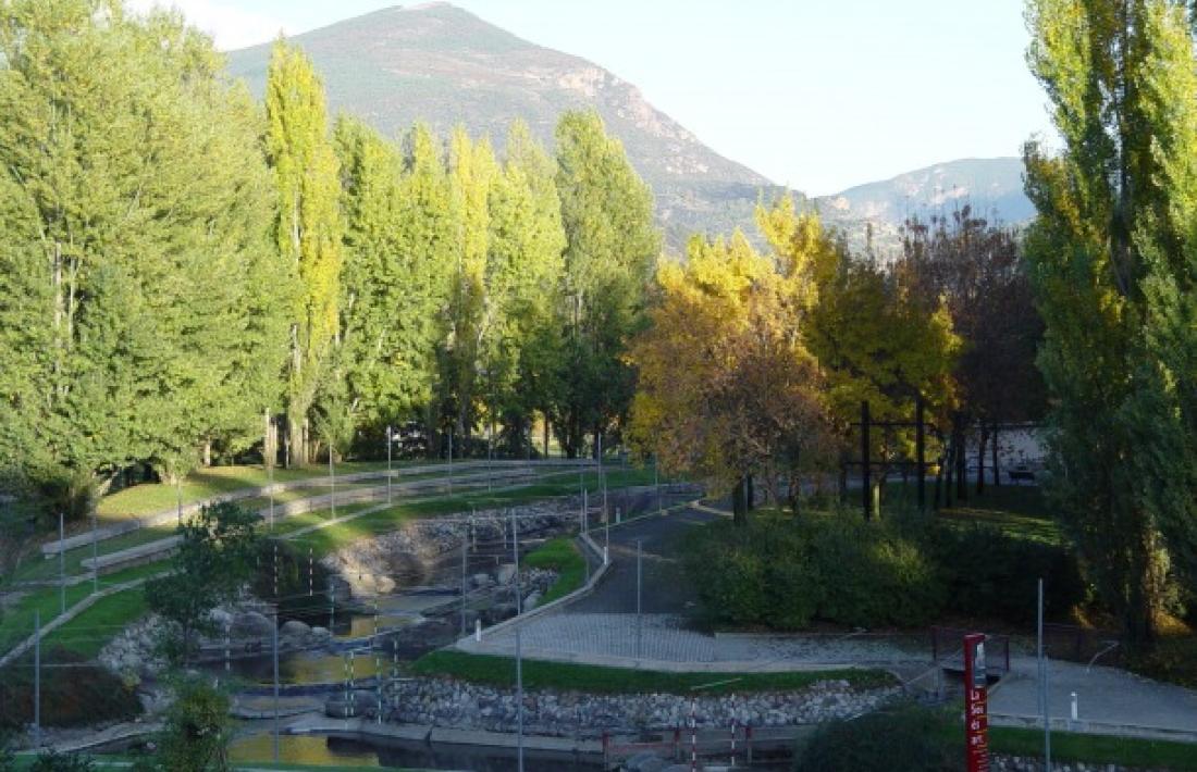 Troben una dona morta al canal del parc del Segre