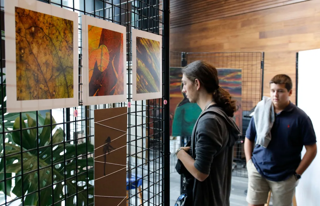 Exposició de pintures solidàries amb els refugiats
