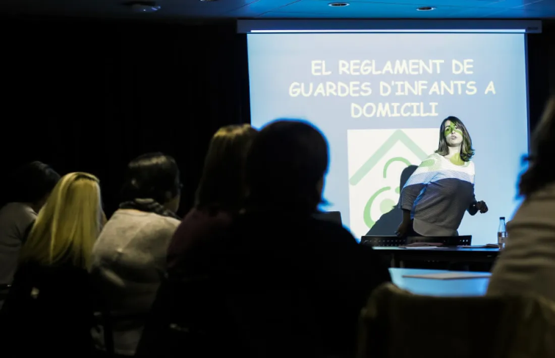 Atenció a la Infància inicia un curs d'actualització per a les guardadores a domicili